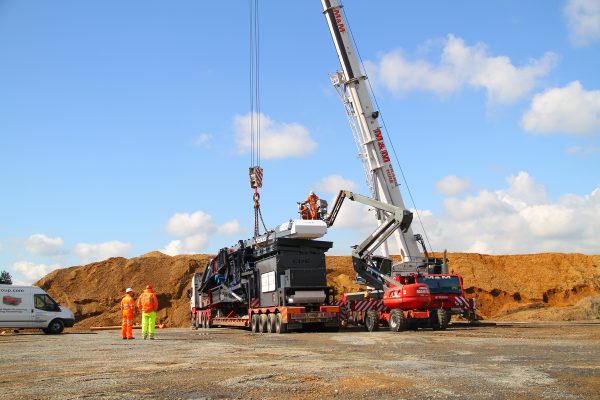 Big Projects Get Easier with Crane Hire Services